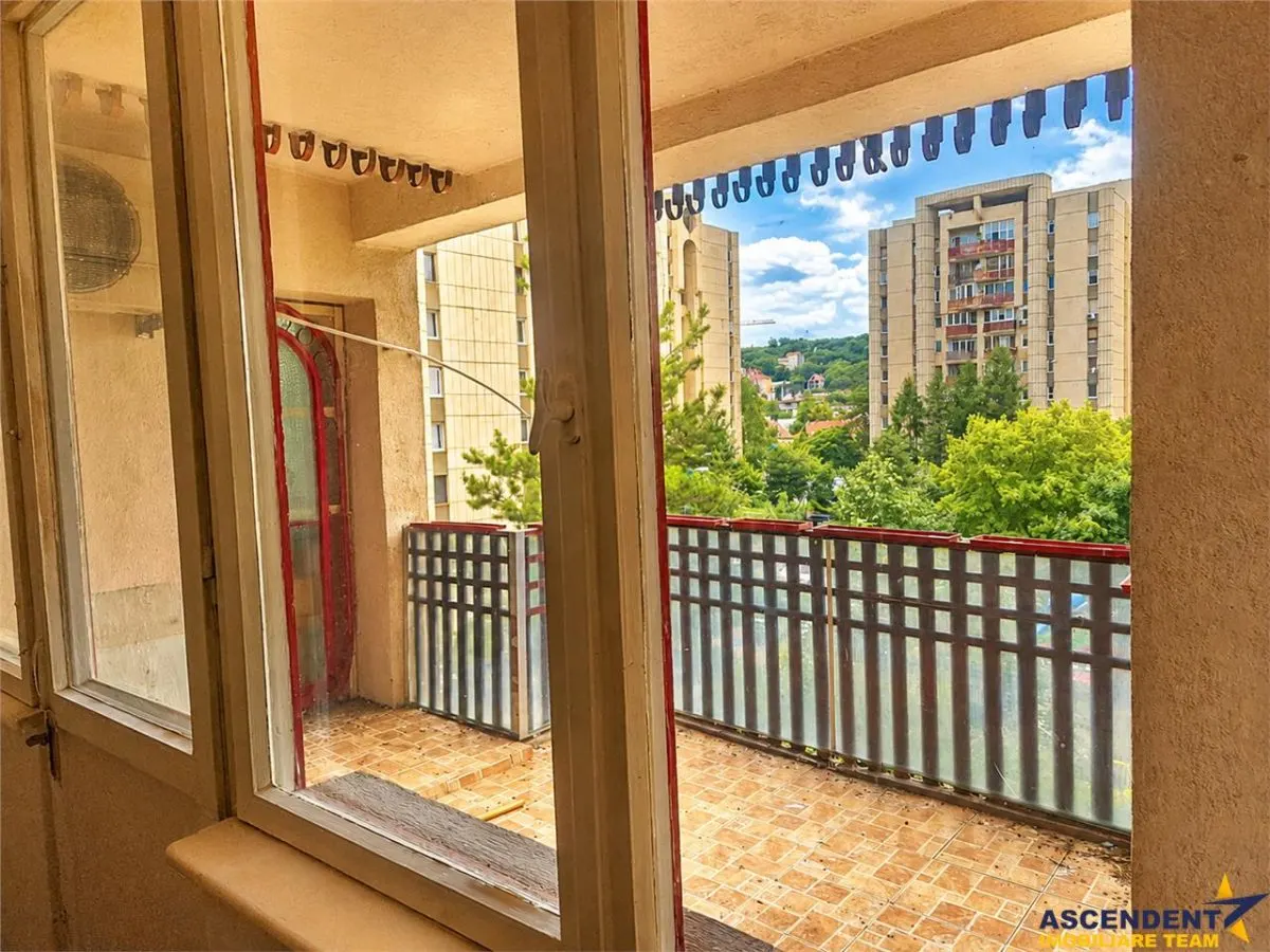 Apartament 3 camere, 90 mp, Centrul Civic Brasov, potential de renovare. - foto 3