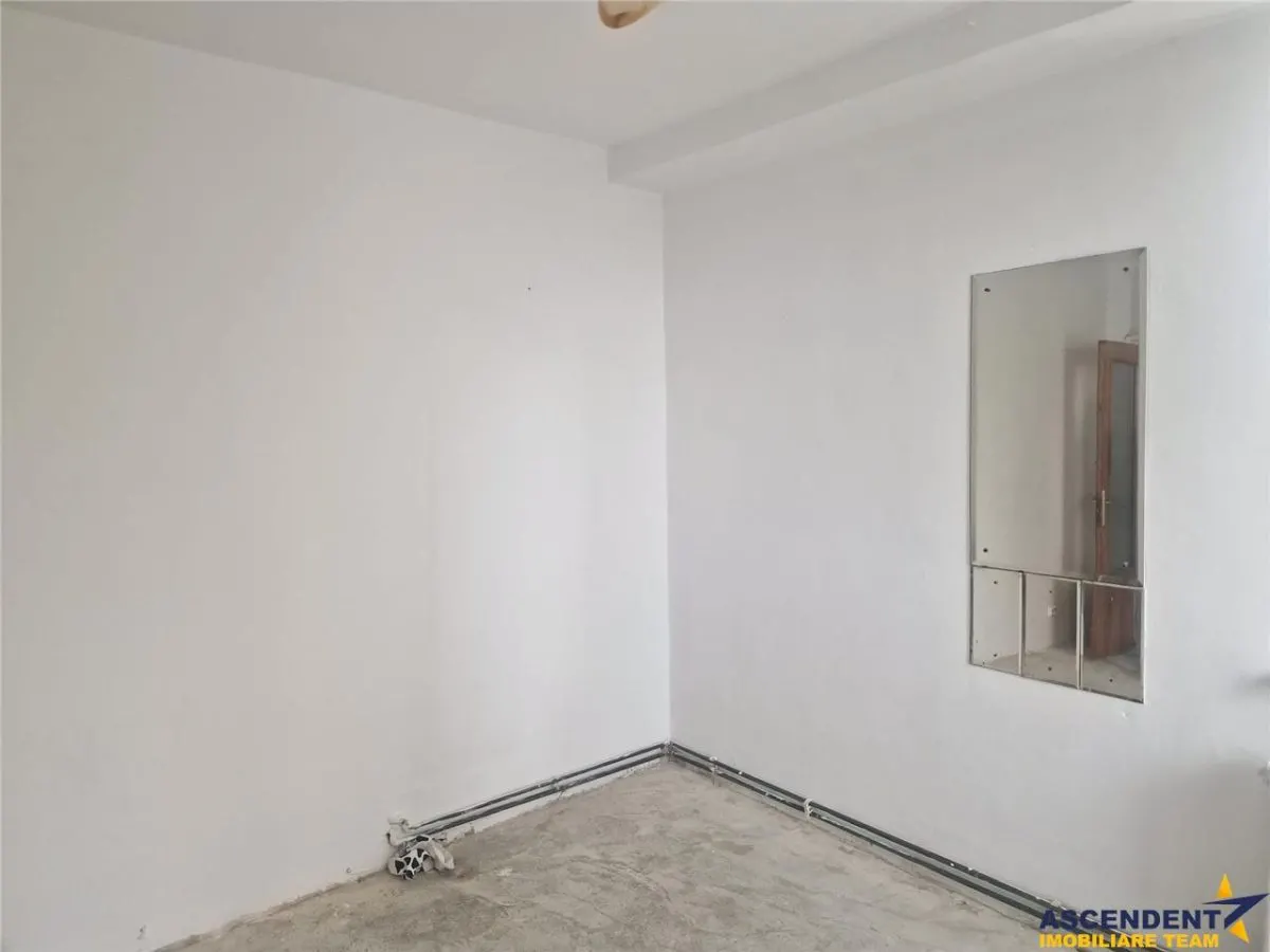 Apartament 3 camere, 90 mp, Centrul Civic Brasov, potential de renovare. - foto 5