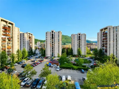 Apartament 3 camere, 90 mp, Centrul Civic Brasov, potential de renovare. - foto 7