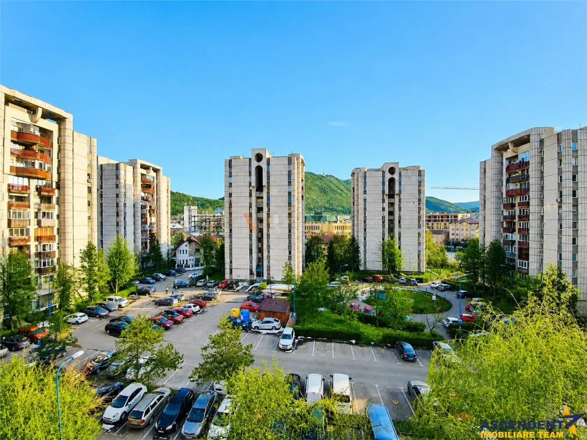 Apartament 3 camere, 90 mp, Centrul Civic Brasov, potential de renovare. - foto 7