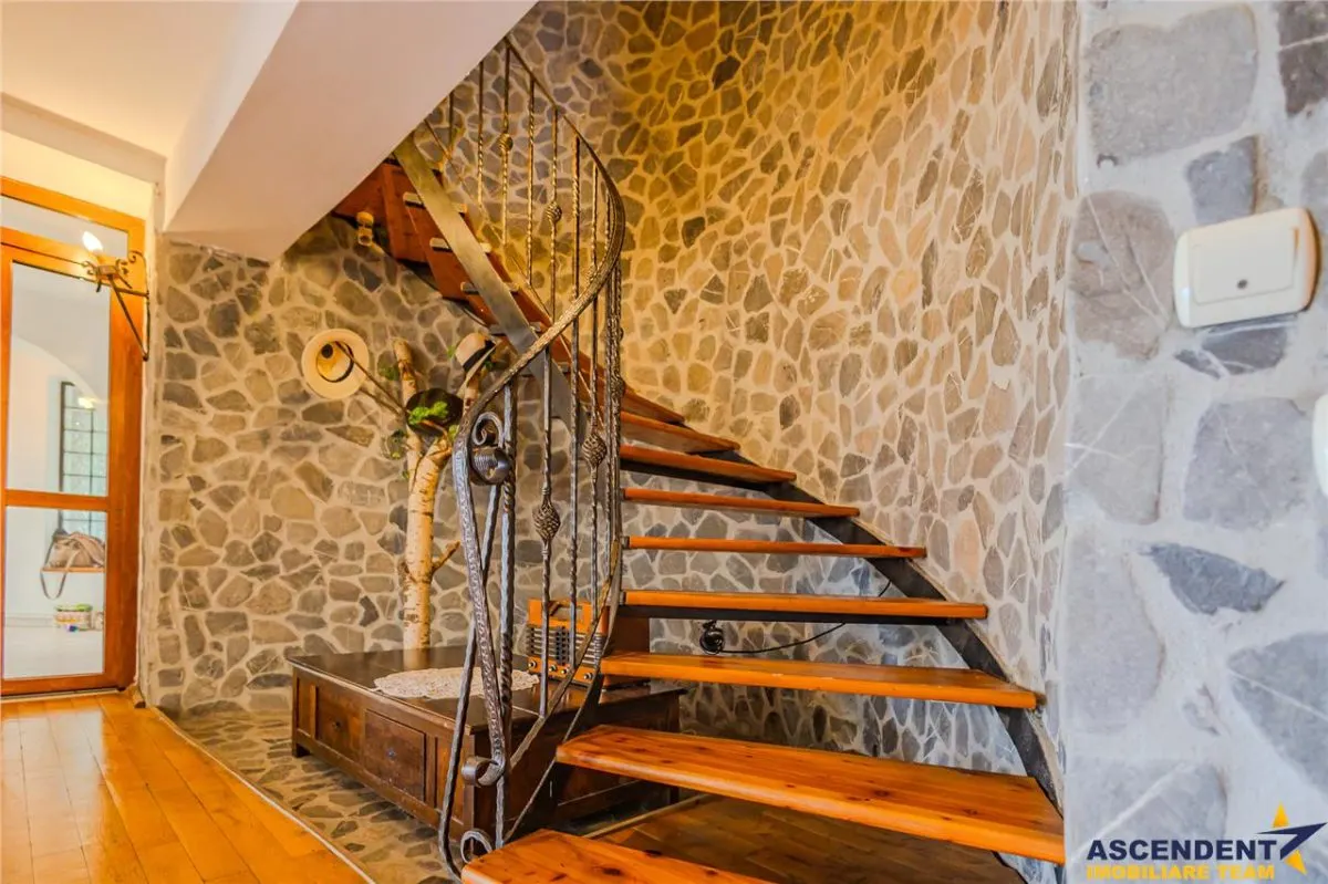 Vila 7 camere,250 mp,semineu,terase,800 mp teren,rezidential/ turistic,Predelut,Brasov - foto 17