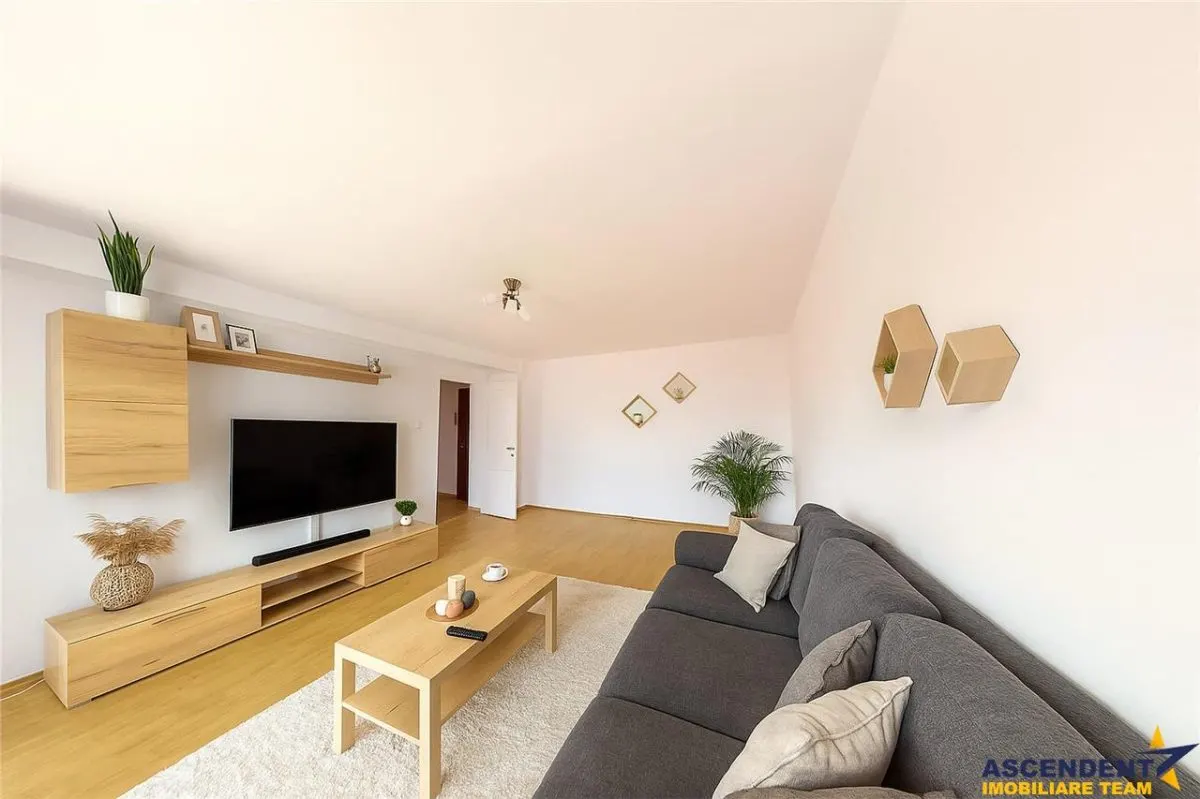 Decomandat,60mp,vitalizat,2 balcoane,living 24mp,areal linistit,Scriitorilor,Brasov - foto 1