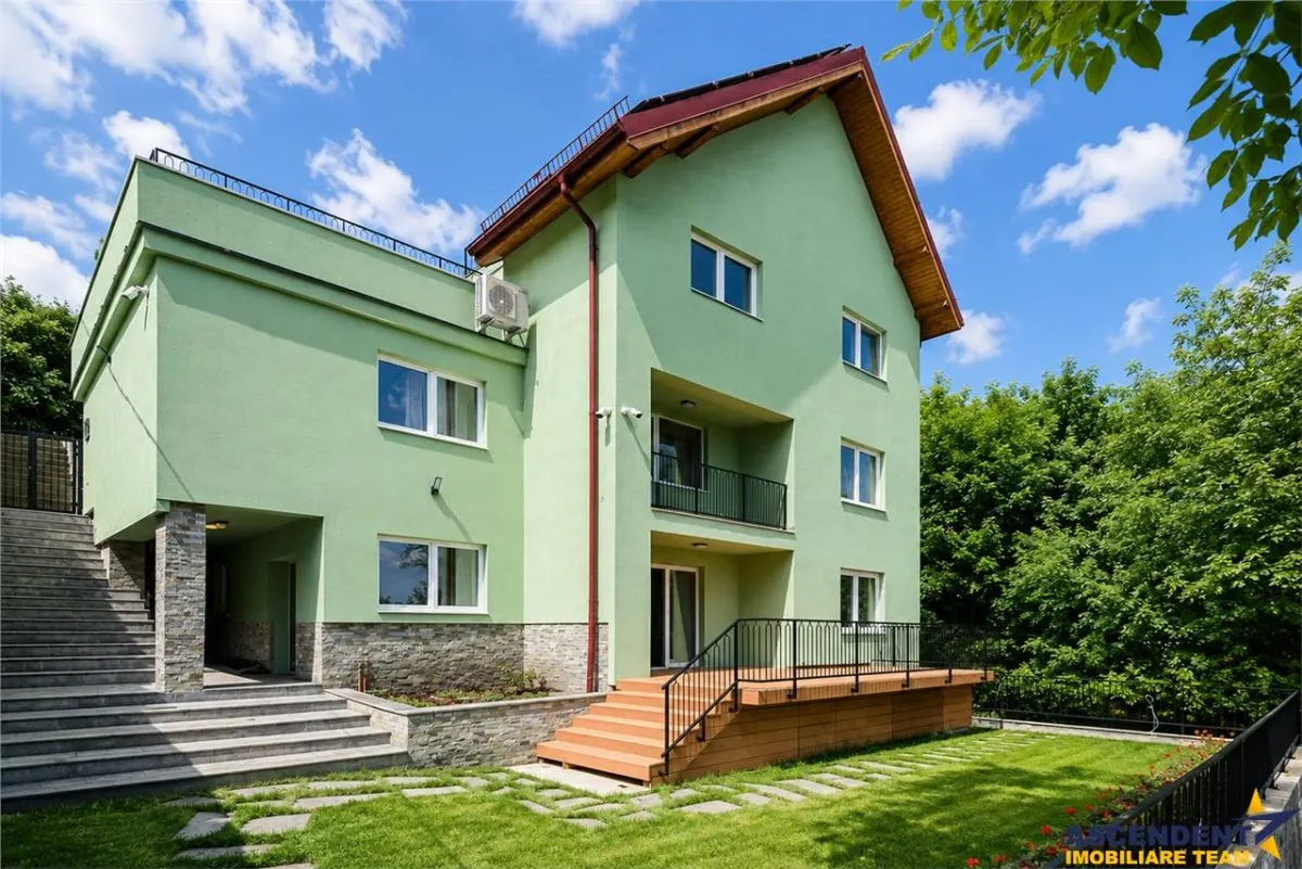 Vila exclusivista, aspect modern in eleganta prezentare, Central, Brasov - foto 1