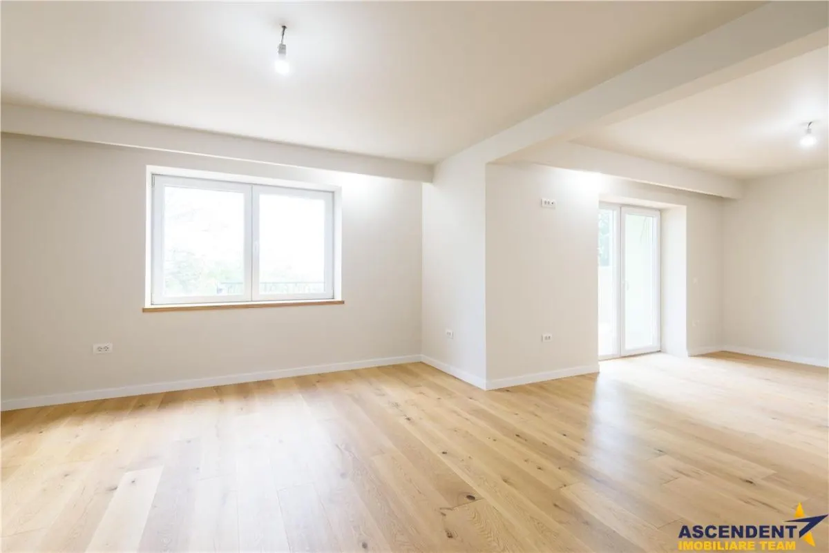 Vila exclusivista, aspect modern in eleganta prezentare, Central, Brasov - foto 2