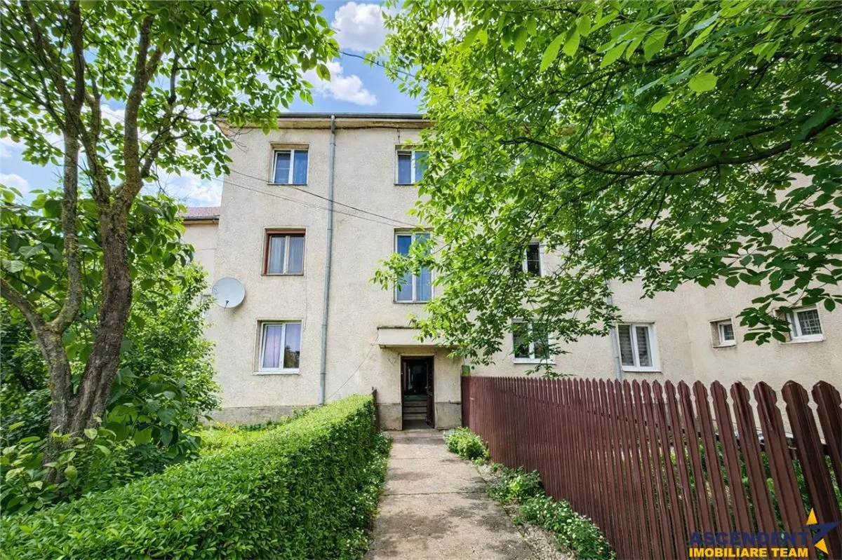 FILM! Apartament 2 camere,decomandat,cu garaj,1.400 mp teren,Let,Covasna - foto 1