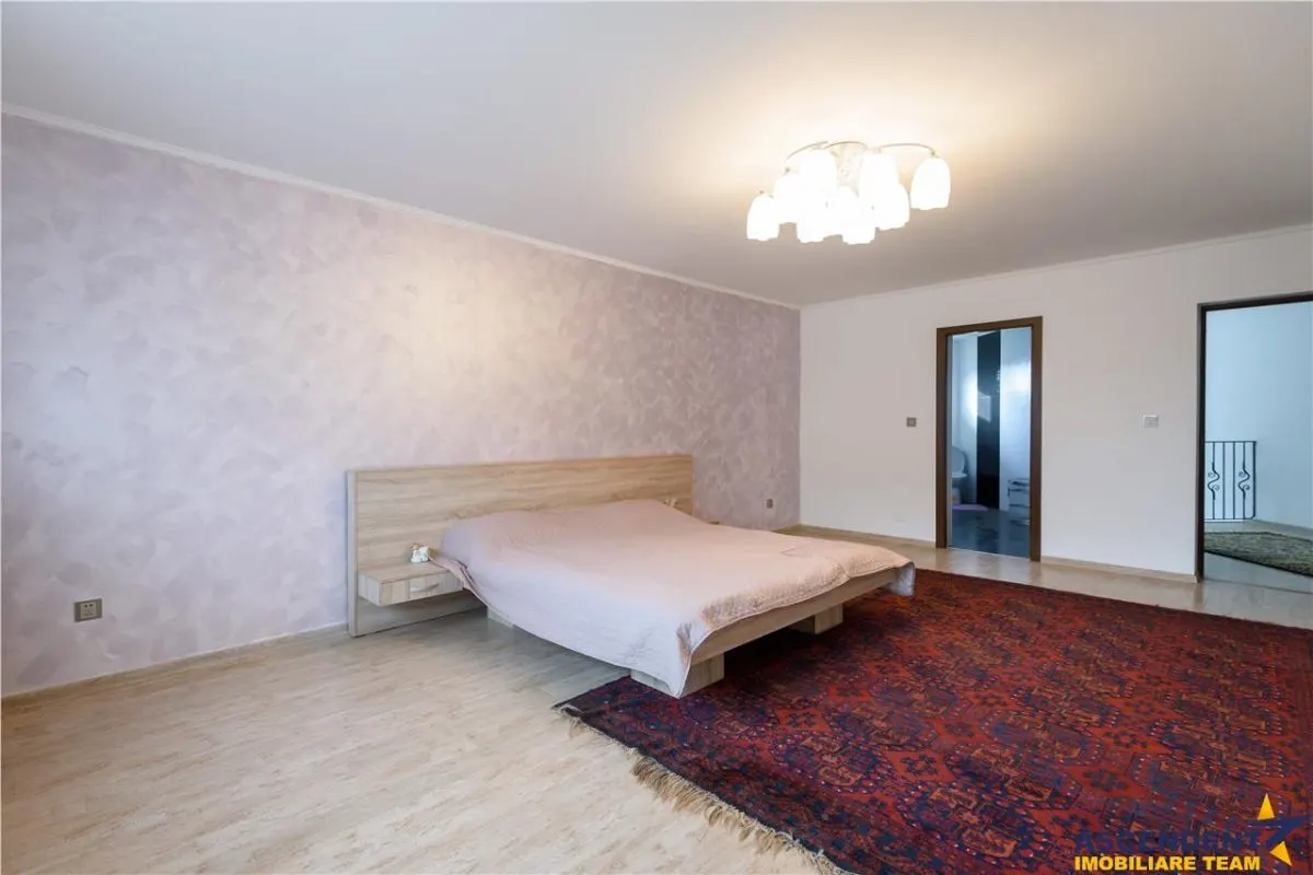 Vila eleganta, spatii generoase, conditii deosebite, Harman - foto 18