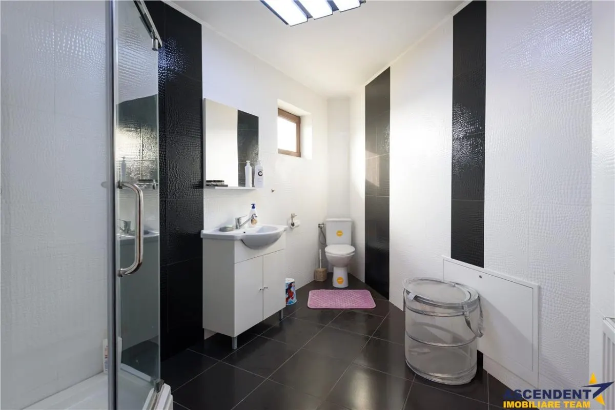 Vila eleganta, spatii generoase, conditii deosebite, Harman - foto 19