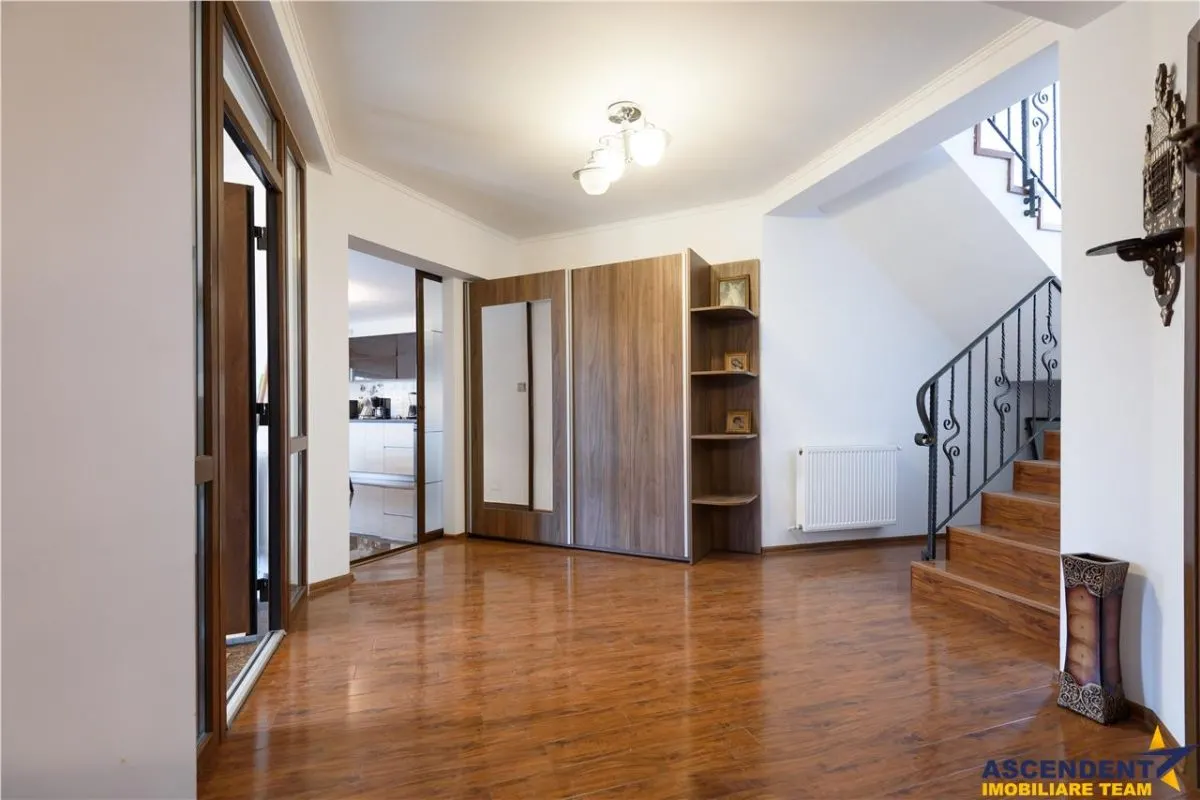Vila eleganta, spatii generoase, conditii deosebite, Harman - foto 4
