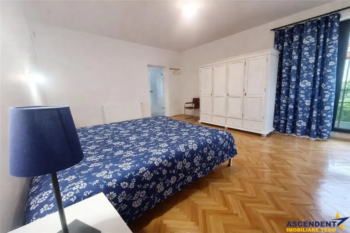 Casa cu 2 locuri de parcare in curte proprie, Stil vintage, Zona STAR  - Central Brasov - foto 11