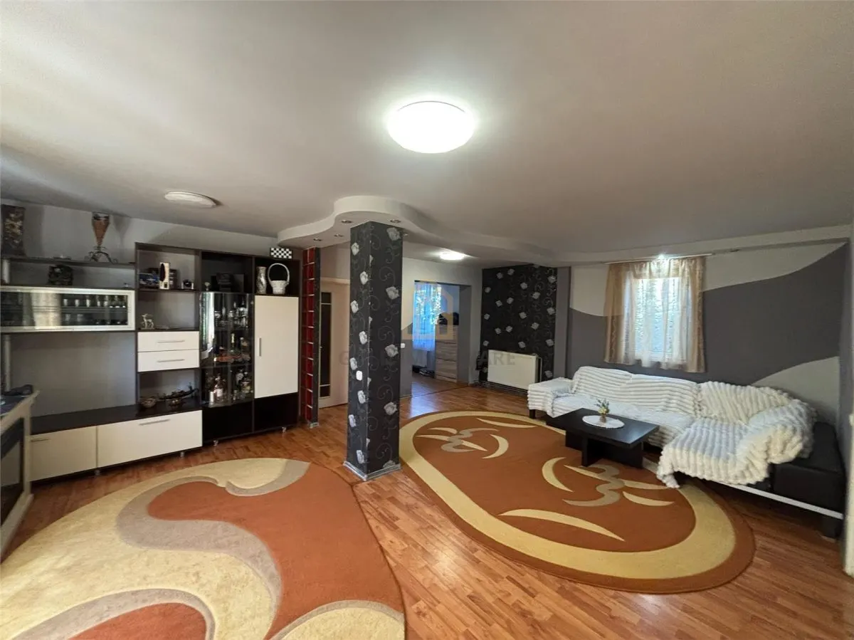 Casa de vanzare cu piscina  zona Vrancei - foto 1
