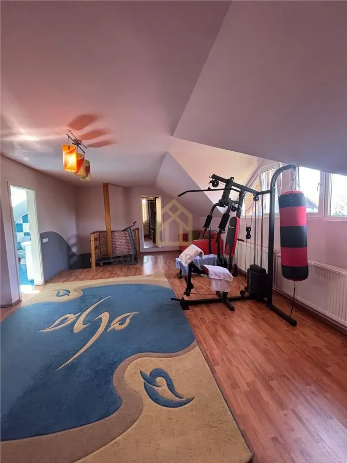 Casa de vanzare cu piscina  zona Vrancei - foto 4