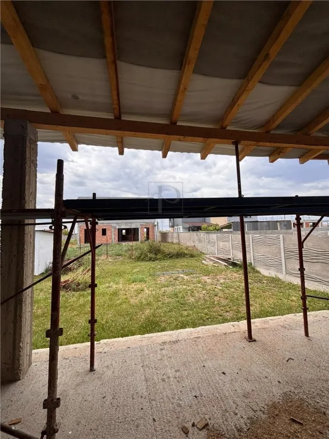 DUPLEX SPATIOS , MOSNITA NOUA, BUCATRIE INCHISA, 125MP UTILI, 5 CAMERE. - foto 2