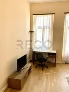 RECO  Apartament de închiriat cu 2 camere, ultracentral, complet renovatÂ 60 mp, etaj 1, aproape de Universitate - foto 3