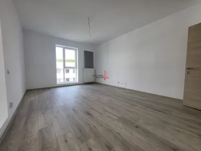 SE VINDE 3 CAMERE DECOMANDAT CU TERASA 22MP+BALCON - foto 4