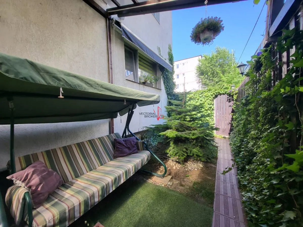 3 CAMERE DECOMANDAT + 2 PARCARI + 30MP CURTE IN PROPRIETATE - foto 2