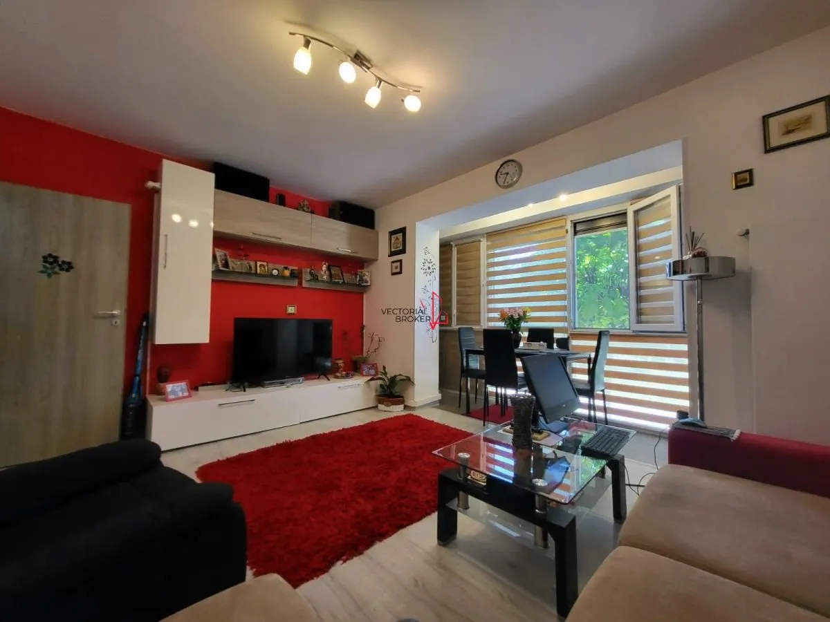3 CAMERE DECOMANDAT + 2 PARCARI + 30MP CURTE IN PROPRIETATE - foto 5