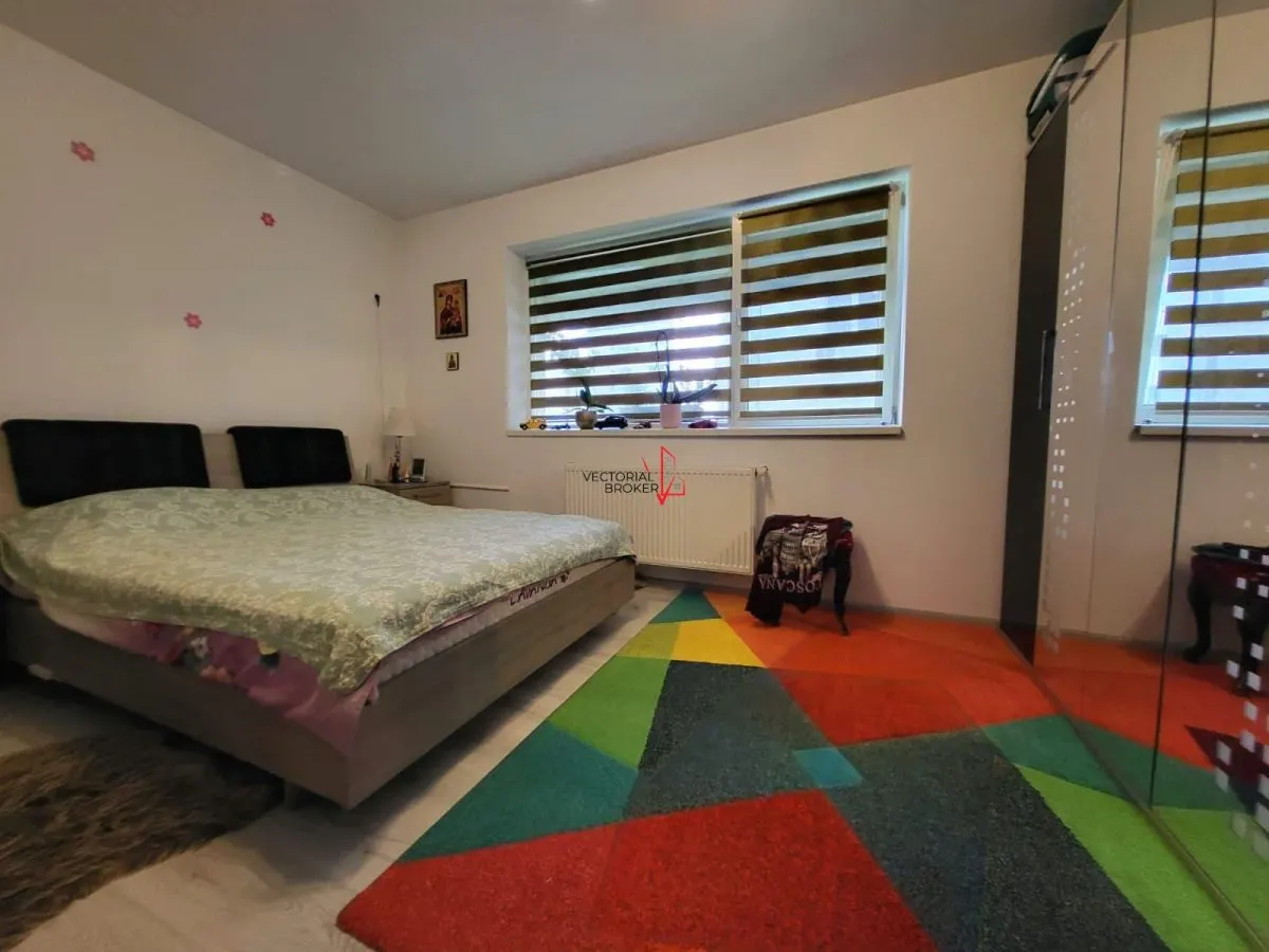 3 CAMERE DECOMANDAT + 2 PARCARI + 30MP CURTE IN PROPRIETATE - foto 8
