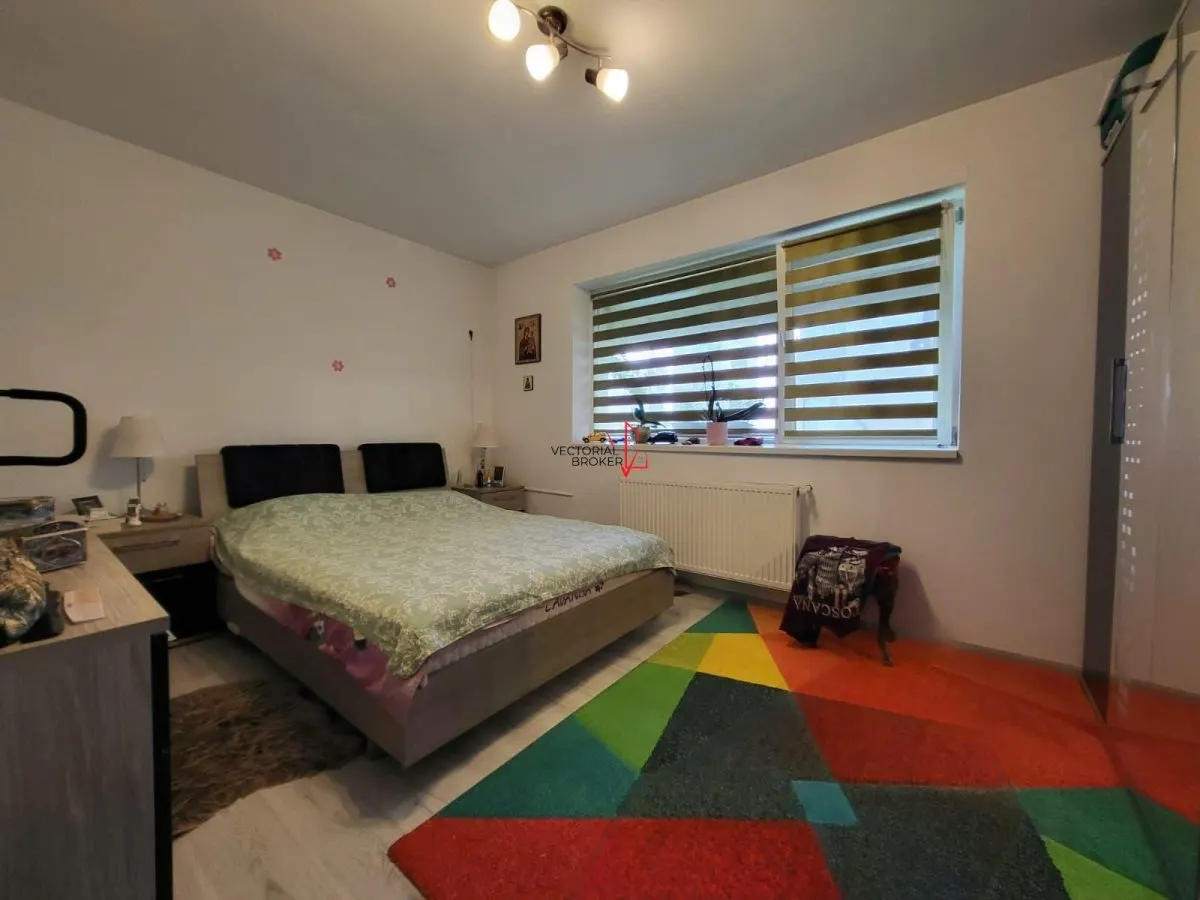 3 CAMERE DECOMANDAT + 2 PARCARI + 30MP CURTE IN PROPRIETATE - foto 9