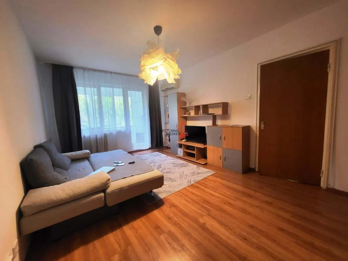 LA 2 PASI DE  METROU /  2 CAMERE  DECOMANDAT CU BOXA - foto 2