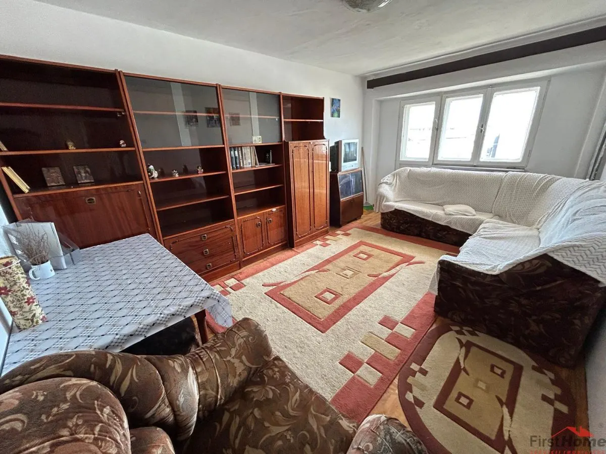 Apartament cu 3 camere de vanzare, zona Ceasul Rau. - foto 1