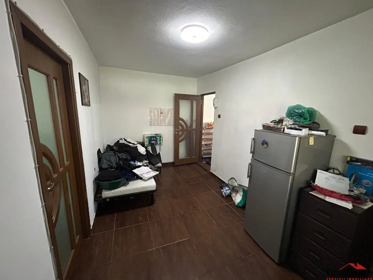 Apartament cu 2 camere de vanzare Odobesti zona liceul Duiliu Zamfirescu - foto 1