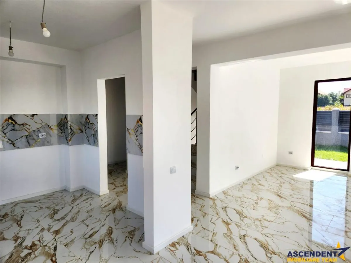 Vila superba cu 5 camere, intabulata 2025, P+E, toate utilitatile, Harman, Brasov - foto 9