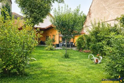 Casa pretabila: rezidential/ comercial/ servicii  Central, Fagaras - Fagaras