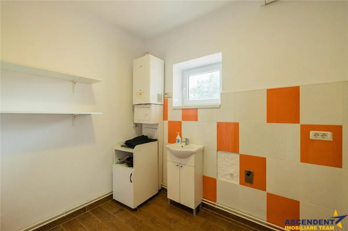 Casa pretabila: rezidential/ comercial/ servicii  Central, Fagaras - foto 16