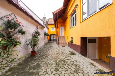 Casa pretabila: rezidential/ comercial/ servicii  Central, Fagaras - foto 21