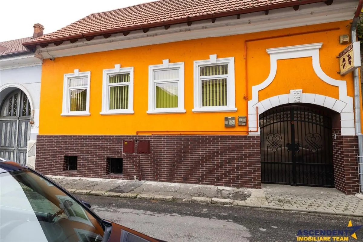 Casa pretabila: rezidential/ comercial/ servicii  Central, Fagaras - foto 3