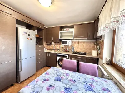 Apartament 3 camere cu centrala proprie - foto 11
