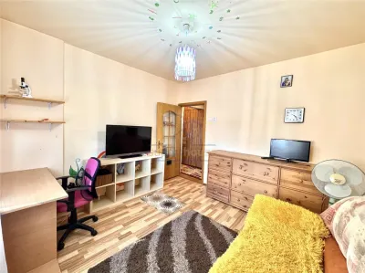 Apartament 3 camere cu centrala proprie - foto 9