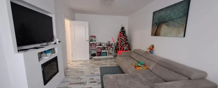 Apartament 3 camere decomandate, et.4, renovat, mobilat, 71mp, Basarabia- Pta Muncii - foto 2