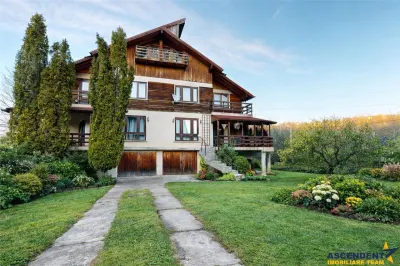 Proprietate rustica la 1 km de Castelul Bran:Doua unitati duplex, arhitectura traditionala: locuinta sau investitie! - Bran
