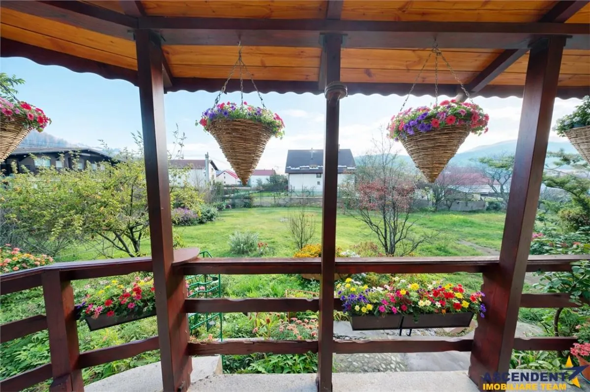 Proprietate rustica la 1 km de Castelul Bran:Doua unitati duplex, arhitectura traditionala: locuinta sau investitie! - foto 3