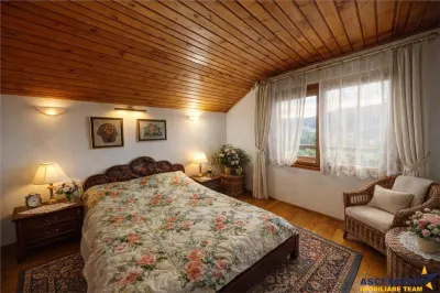 Proprietate rustica la 1 km de Castelul Bran:Doua unitati duplex, arhitectura traditionala: locuinta sau investitie! - foto 4