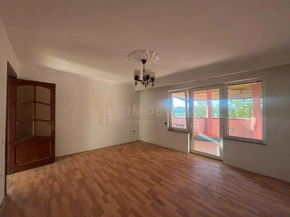Casa individuala de vanzare + 7 ari de teren, Grosi - foto 2