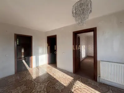 Casa individuala de vanzare + 7 ari de teren, Grosi - foto 3