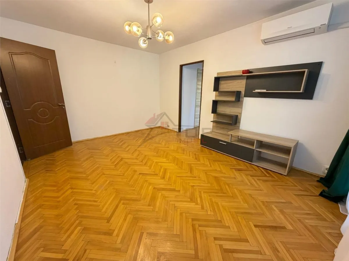 Apartament 3 camere Podu Ros - Titu Maiorescu - foto 11
