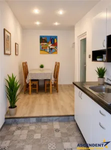Garsoniera la casa, mobilata, 38mp, pivnita, pod mansardabil, cu teren 20mp, Centrul Istoric, Brasov - Brasov