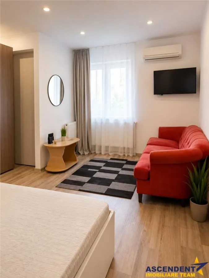 Garsoniera la casa, mobilata, 38mp, pivnita, pod mansardabil, cu teren 20mp, Centrul Istoric, Brasov - foto 3