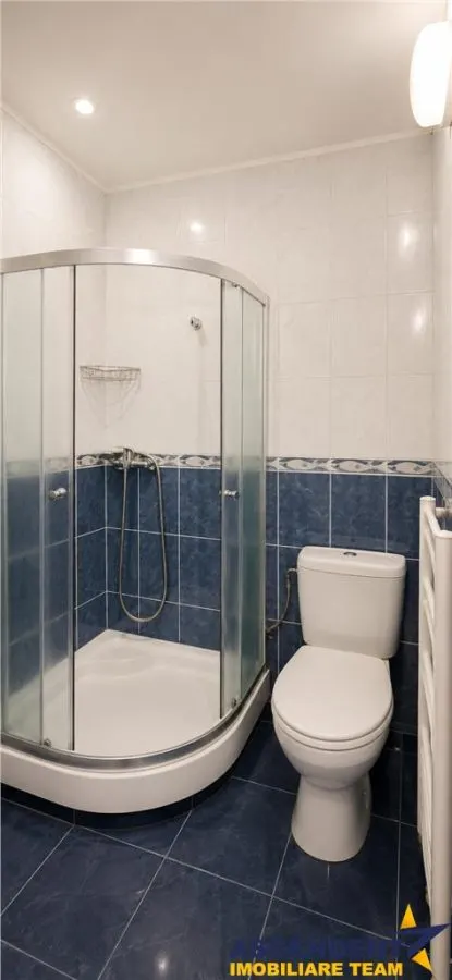 Garsoniera la casa, mobilata, 38mp, pivnita, pod mansardabil, cu teren 20mp, Centrul Istoric, Brasov - foto 4