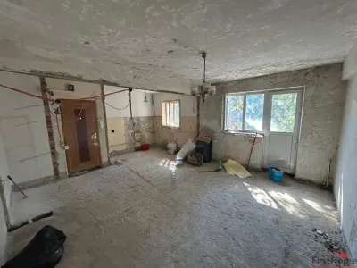 Apartament cu 2 camere de vanzare, zona centrala, scoala 9 - Focsani