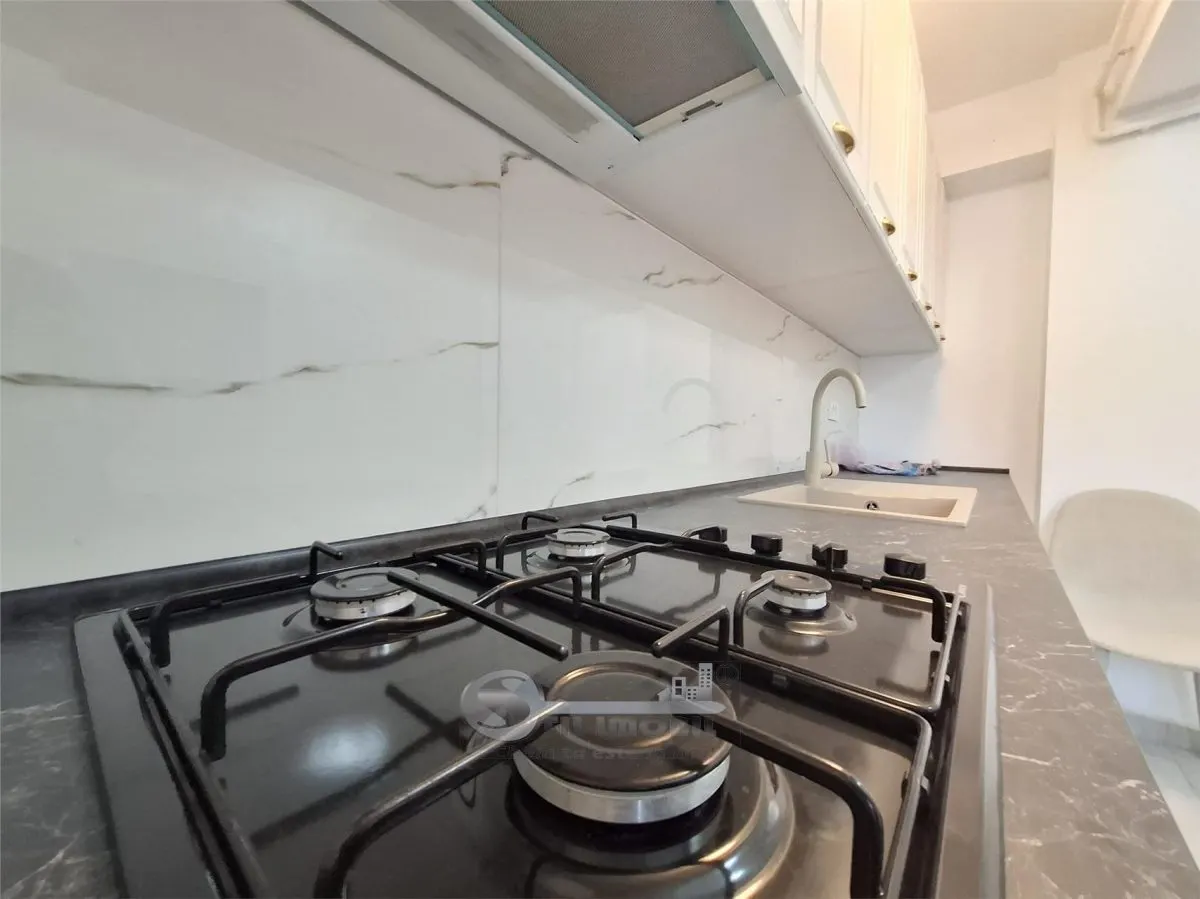 Apartament mobilat, bloc 2022, baie cu geam, balcon inchis, Cug - foto 12