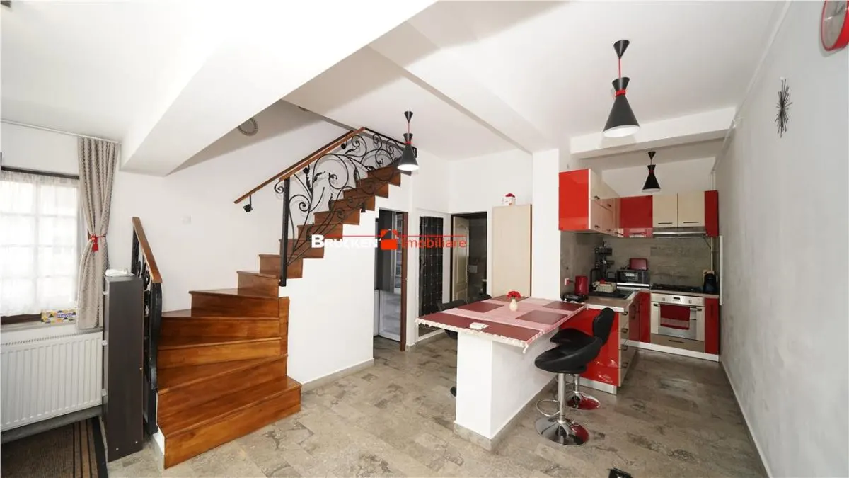 Casa curte comuna | Constructie 2015 | Regim S+P+M | Zona centrala - foto 4