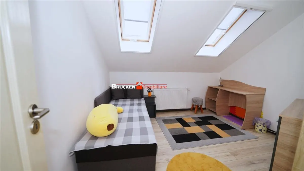 Casa curte comuna | Constructie 2015 | Regim S+P+M | Zona centrala - foto 10