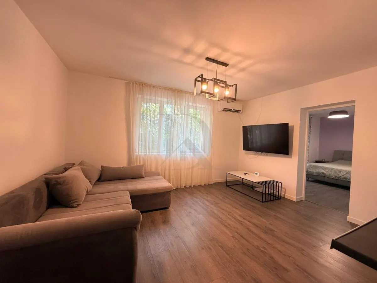 Copou - Parc , apartament 2 camere , 50 mp , amenajat modern - foto 1