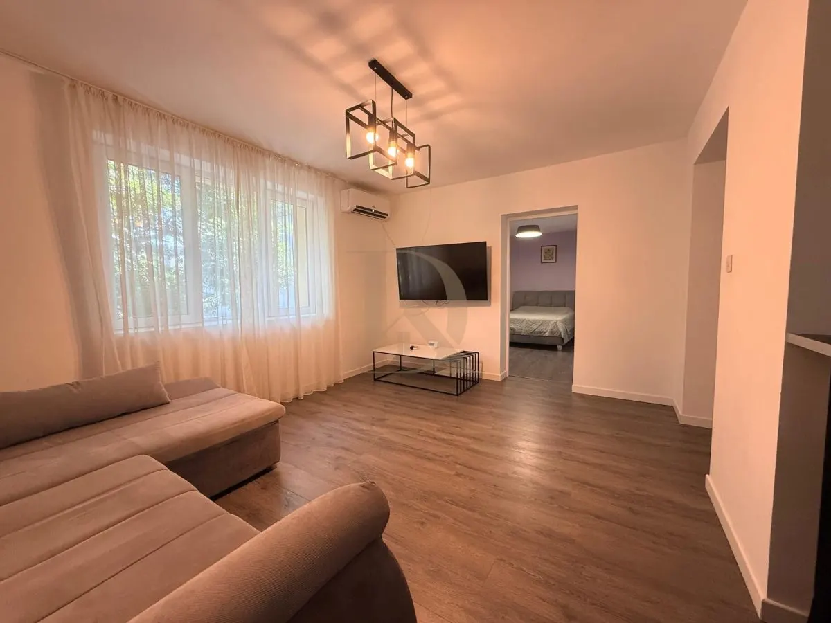 Copou - Parc , apartament 2 camere , 50 mp , amenajat modern - foto 2
