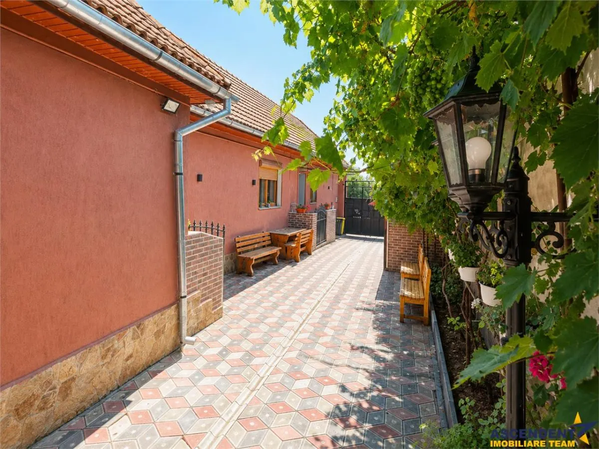 Proprietate versatila, amprenta moderna, teren generos, Sanpetru, Brasov - foto 2