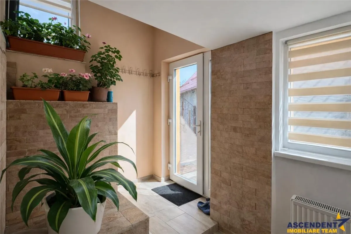 Casa eleganta, curte amenajata, garaj, Brancovenesti, Mures - foto 15